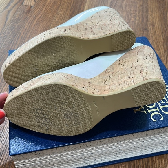 Kate Middleton’s Favorite Stuart Weitzman Wedges - Picture 14 of 15